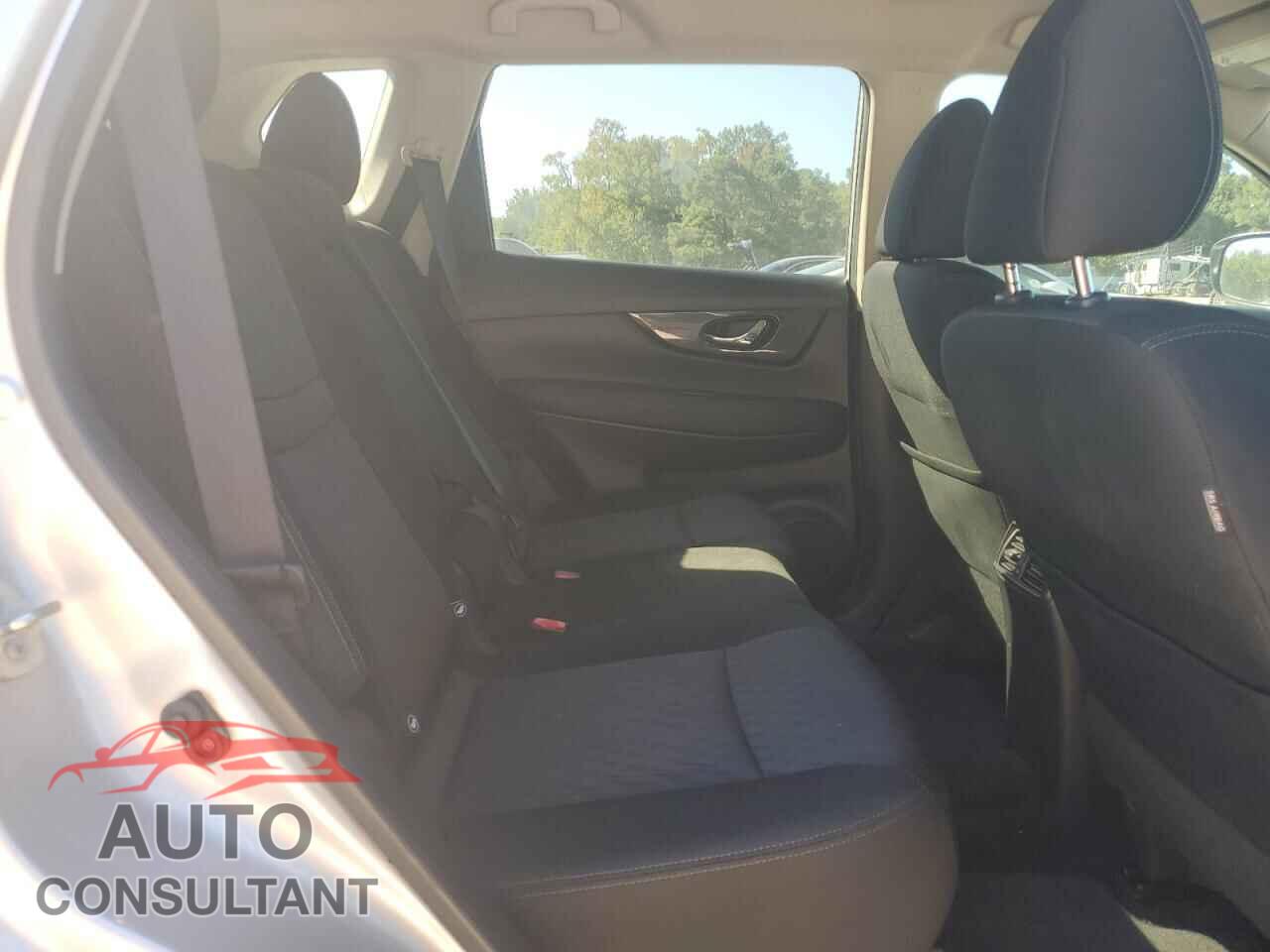 NISSAN ROGUE 2017 - KNMAT2MT6HP596407
