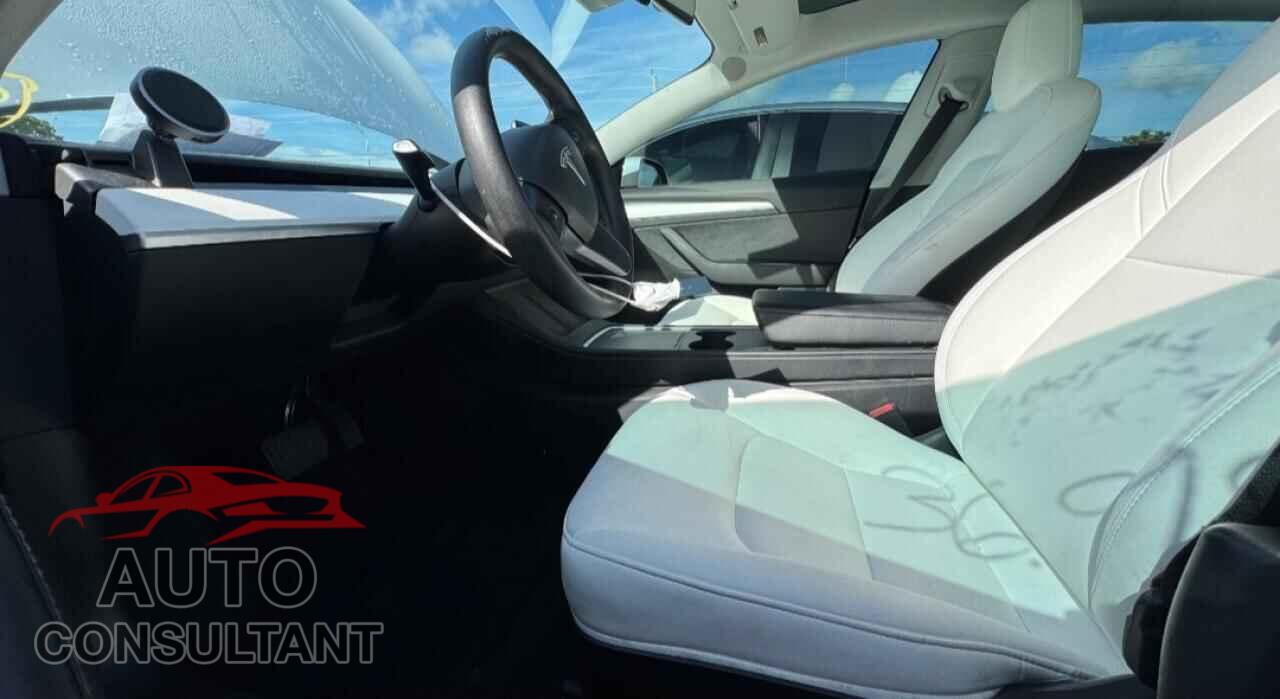 TESLA MODEL 3 2022 - 5YJ3E1EA5NF335897