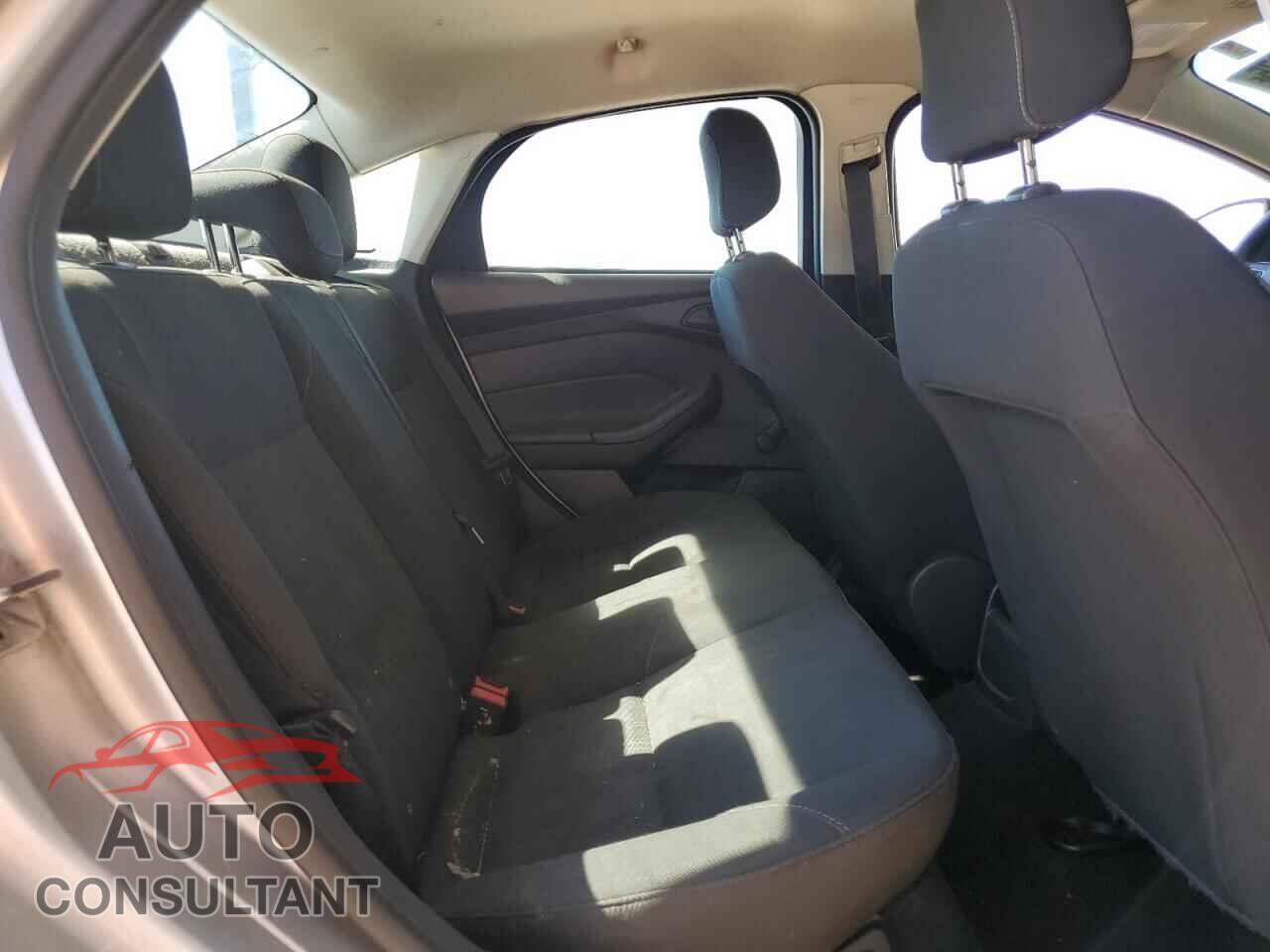 FORD FOCUS 2015 - 1FADP3E27FL261471