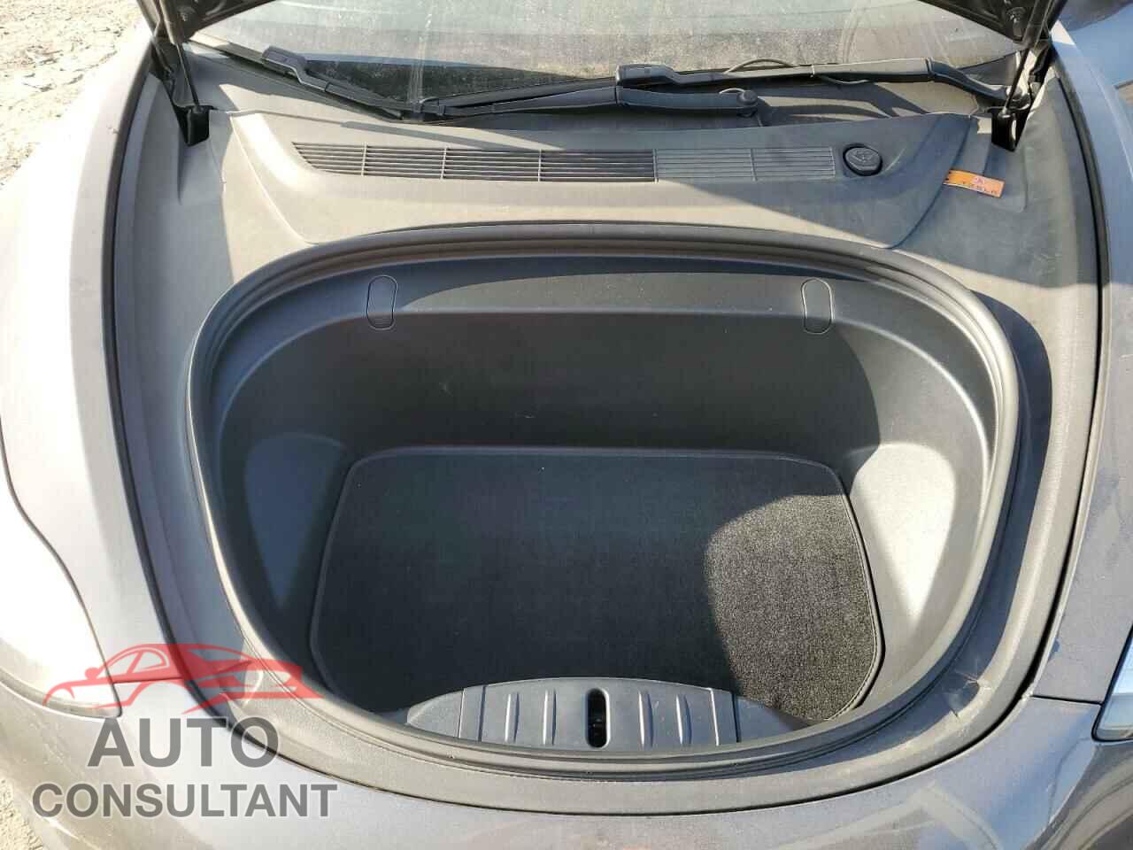 TESLA MODEL 3 2018 - 5YJ3E1EB9JF094011