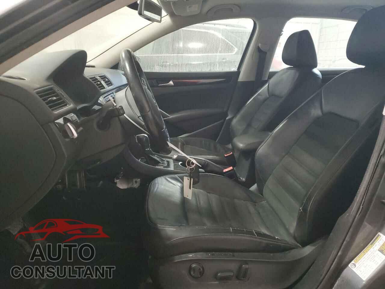 VOLKSWAGEN PASSAT 2014 - 1VWCN7A32EC016820