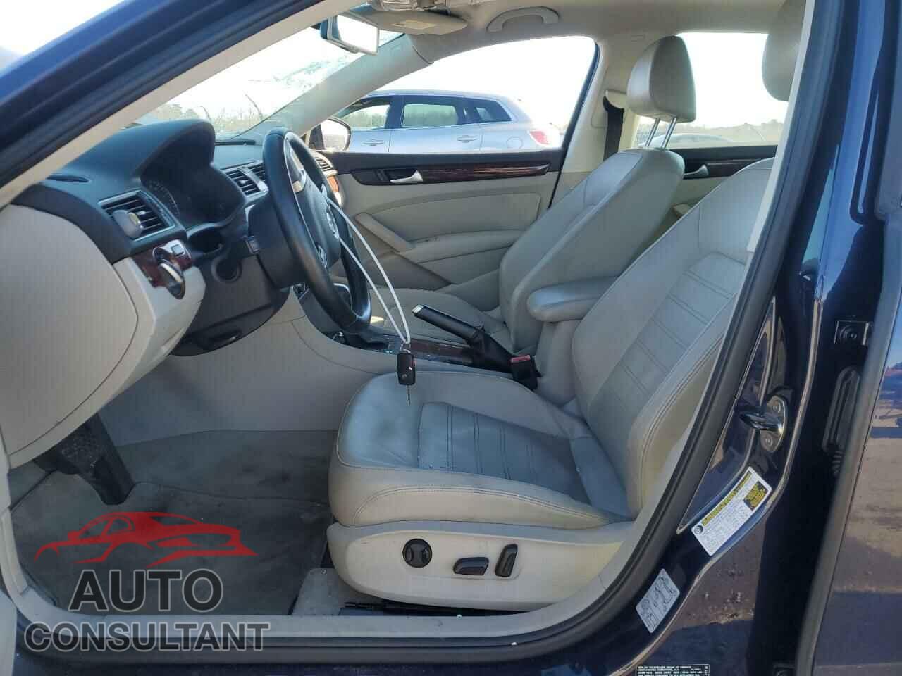 VOLKSWAGEN PASSAT 2012 - 1VWCH7A33CC032304