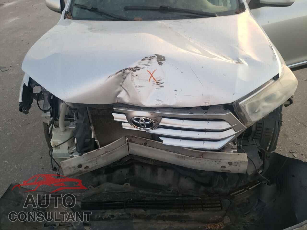 TOYOTA HIGHLANDER 2012 - 5TDBK3EH4CS138564