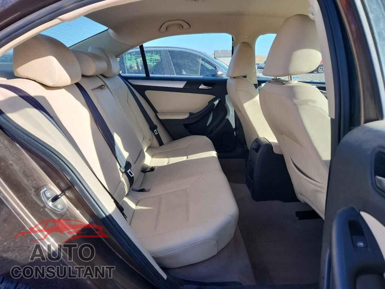 VOLKSWAGEN JETTA 2012 - 3VWLL7AJ5CM083377