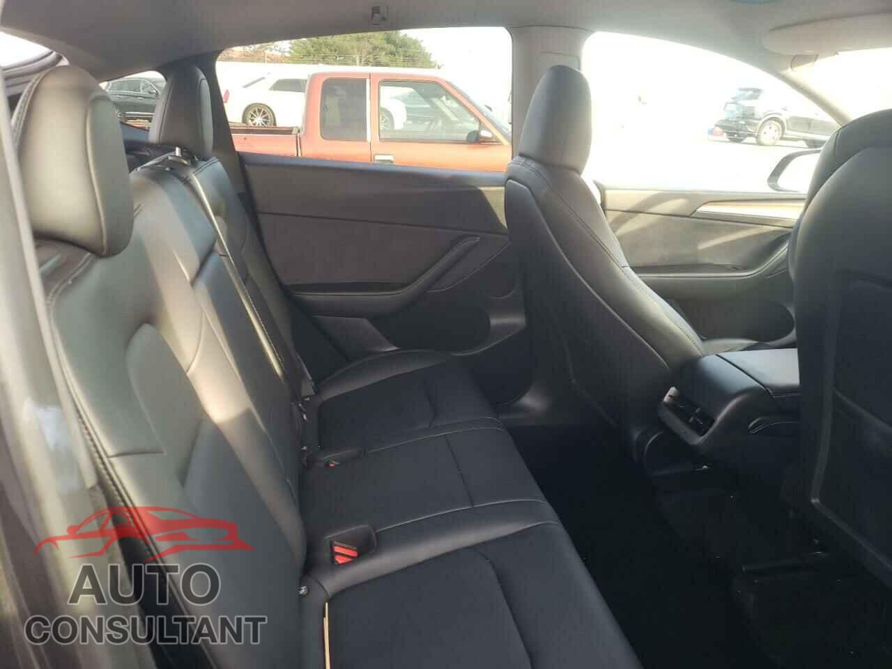 TESLA MODEL Y 2024 - 7SAYGDEF6RF024579
