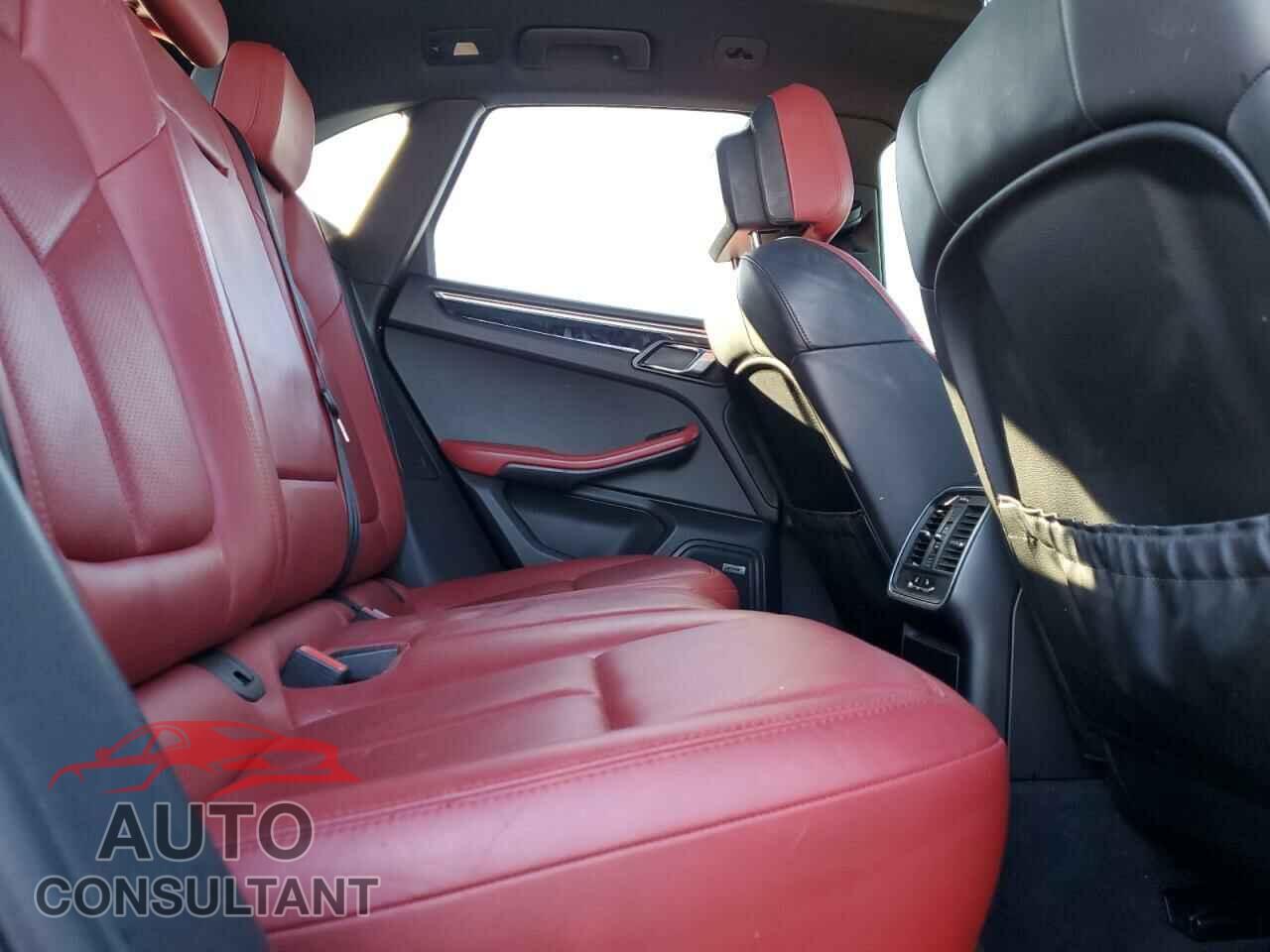PORSCHE MACAN 2017 - WP1AB2A55HLB10023