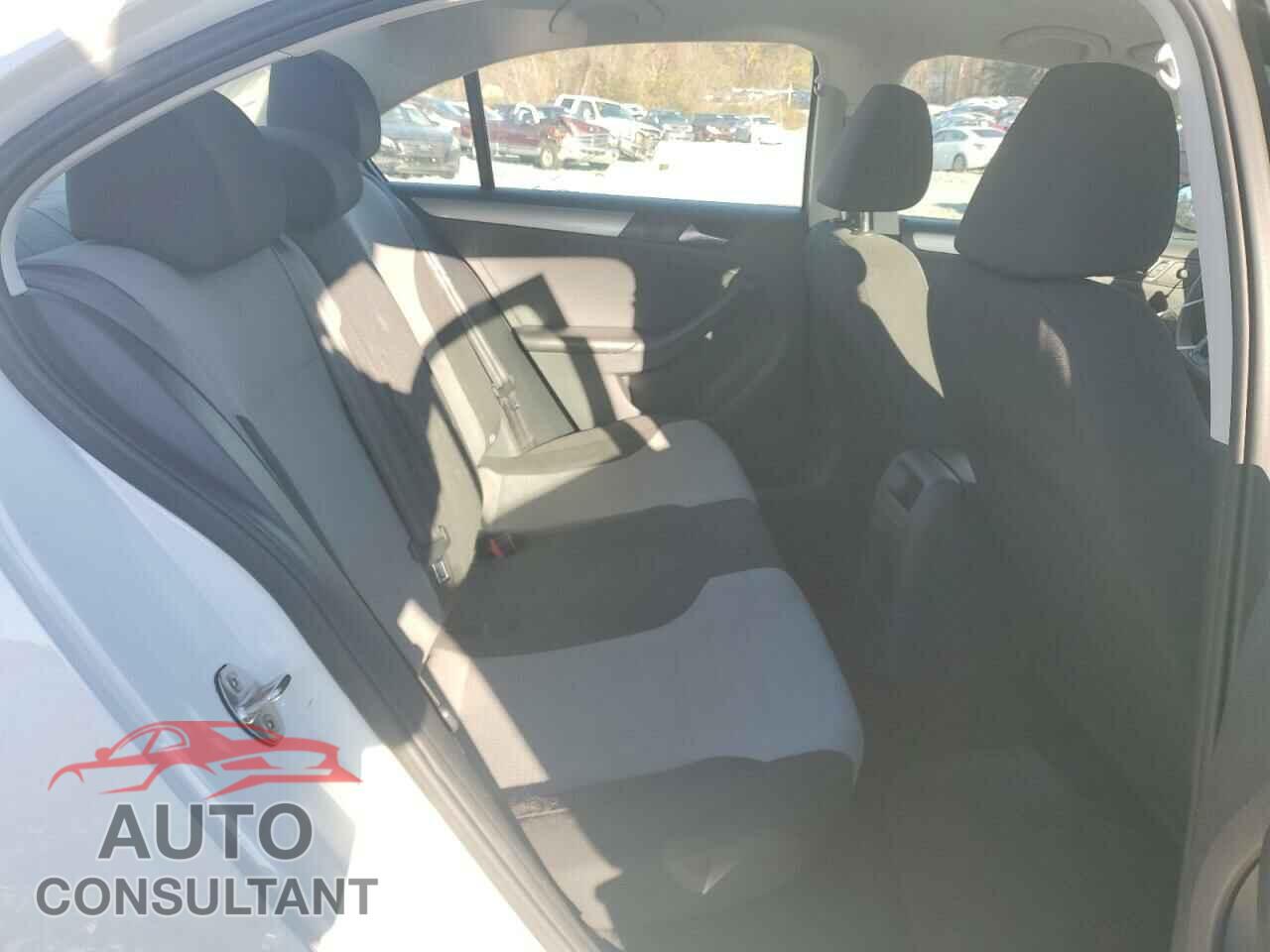 VOLKSWAGEN JETTA 2017 - 3VW2B7AJ7HM230577