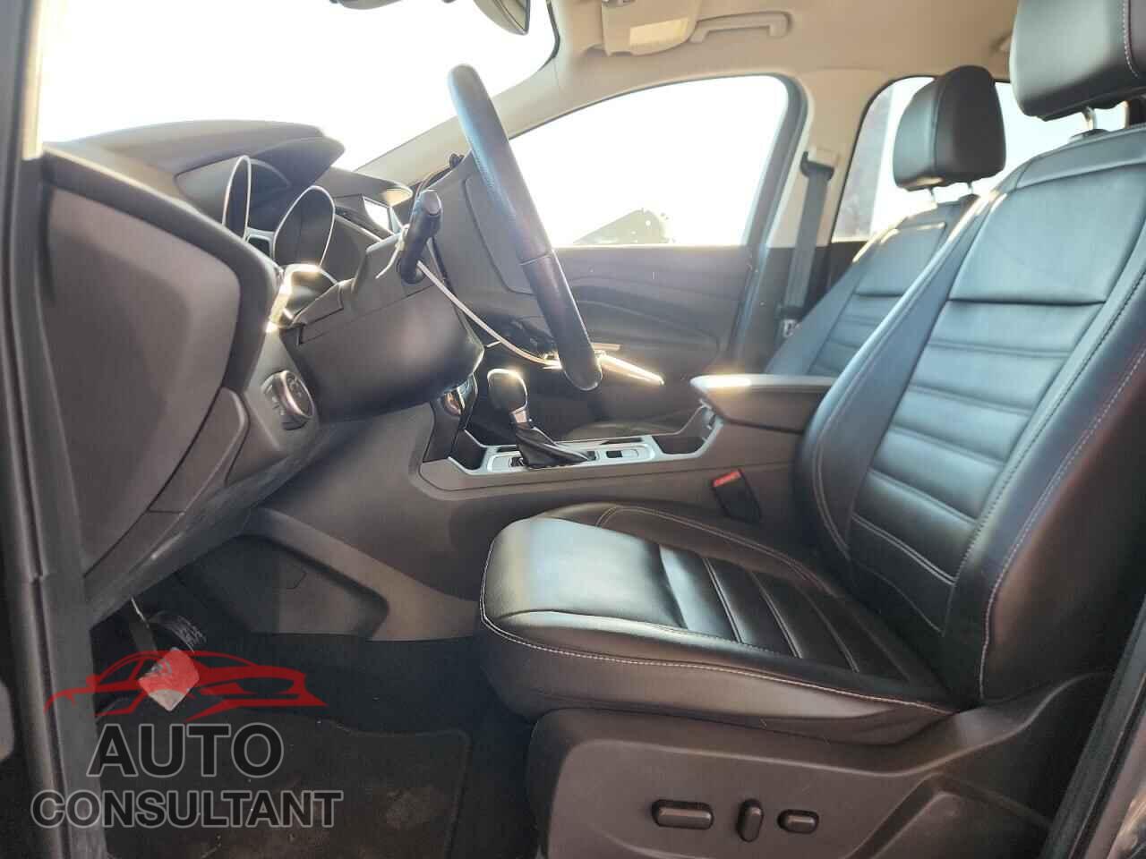 FORD ESCAPE 2017 - 1FMCU9J9XHUC51563