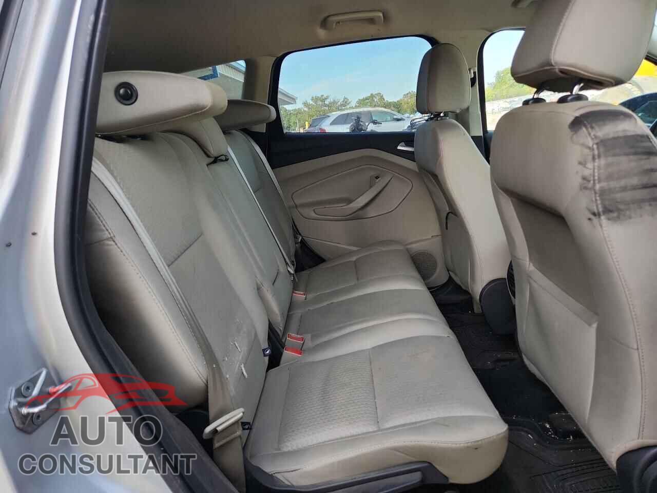 FORD ESCAPE 2017 - 1FMCU9GD6HUC75077