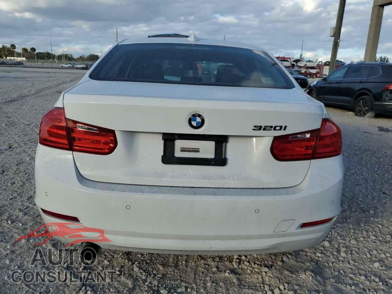 BMW 3 SERIES 2015 - WBA3C3G52FNT52819