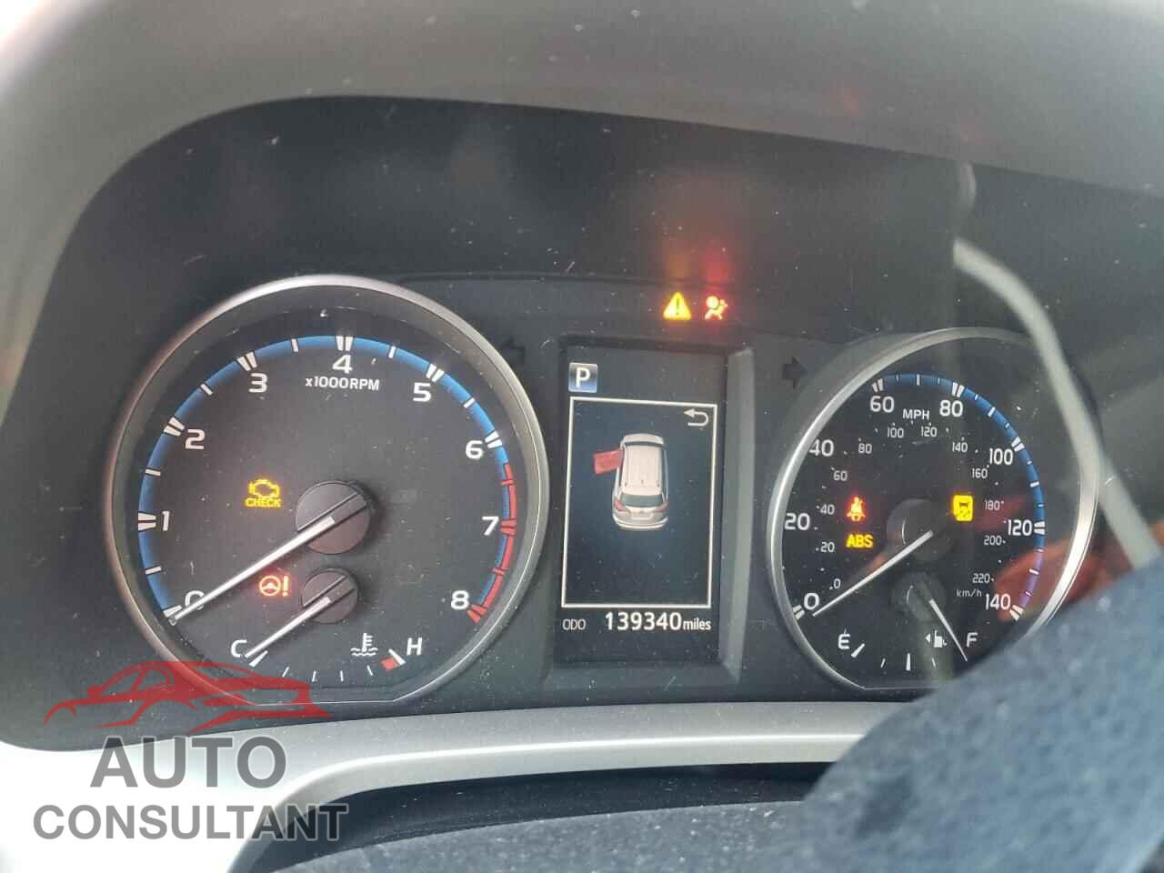 TOYOTA RAV4 2017 - JTMRFREV7HD204930