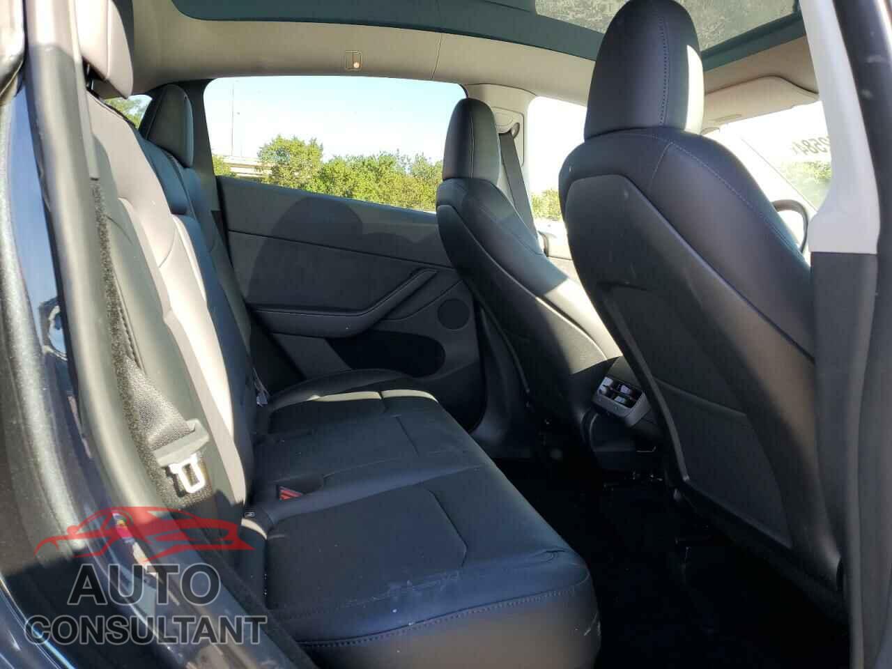 TESLA MODEL Y 2024 - 7SAYGDEEXRA256106