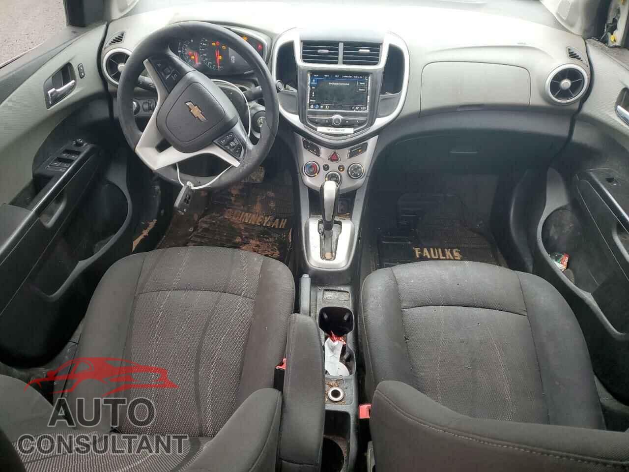 CHEVROLET SONIC 2018 - 1G1JD5SH4J4141052