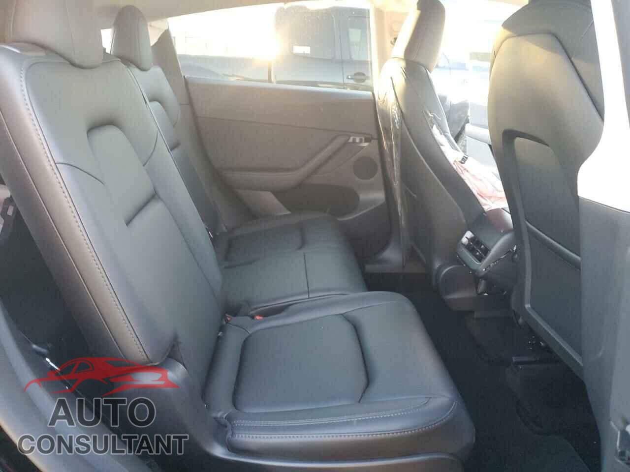 TESLA MODEL Y 2024 - 7SAYGAEE4RF082504