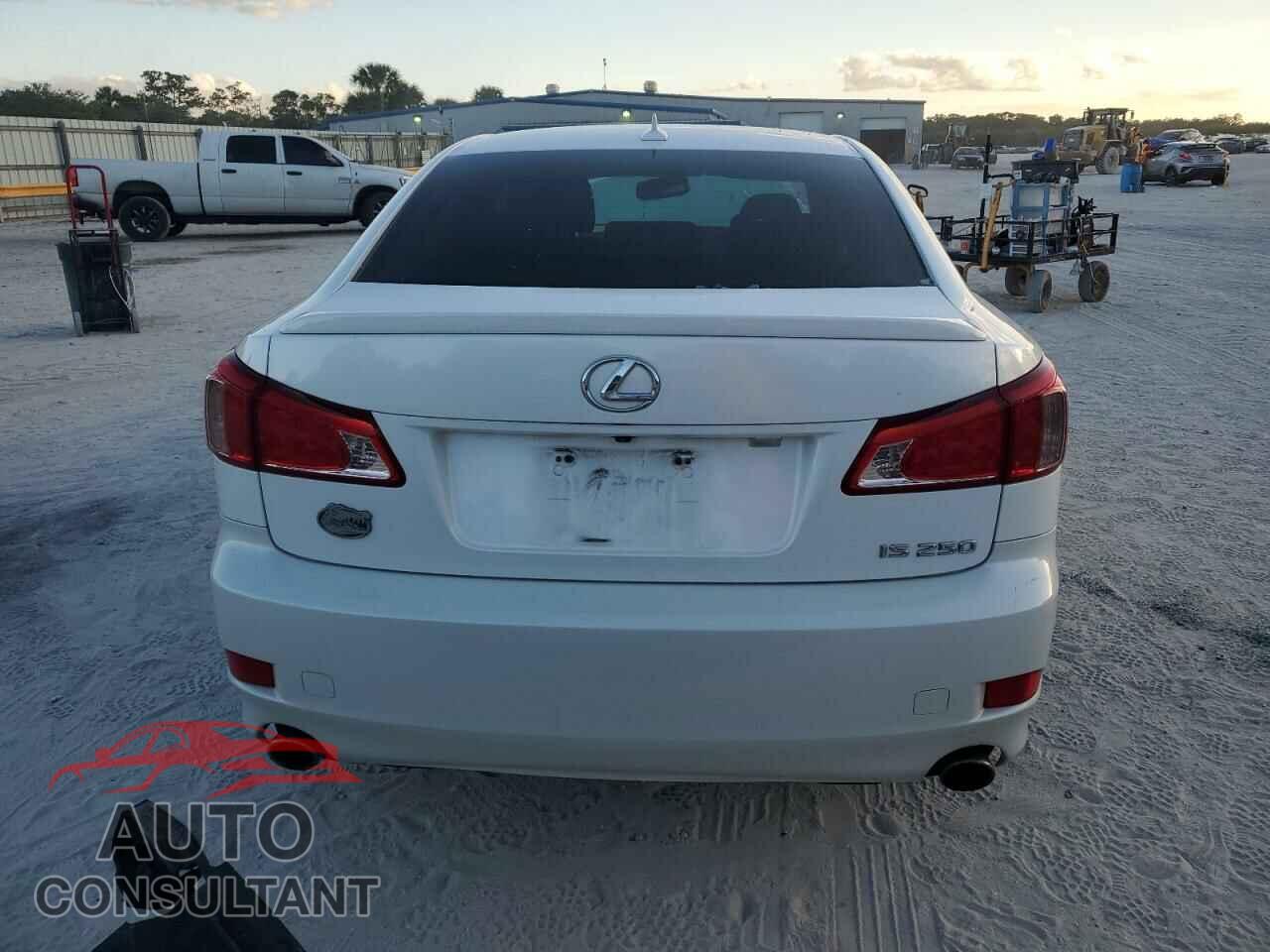 LEXUS IS 2011 - JTHBF5C28B5136477