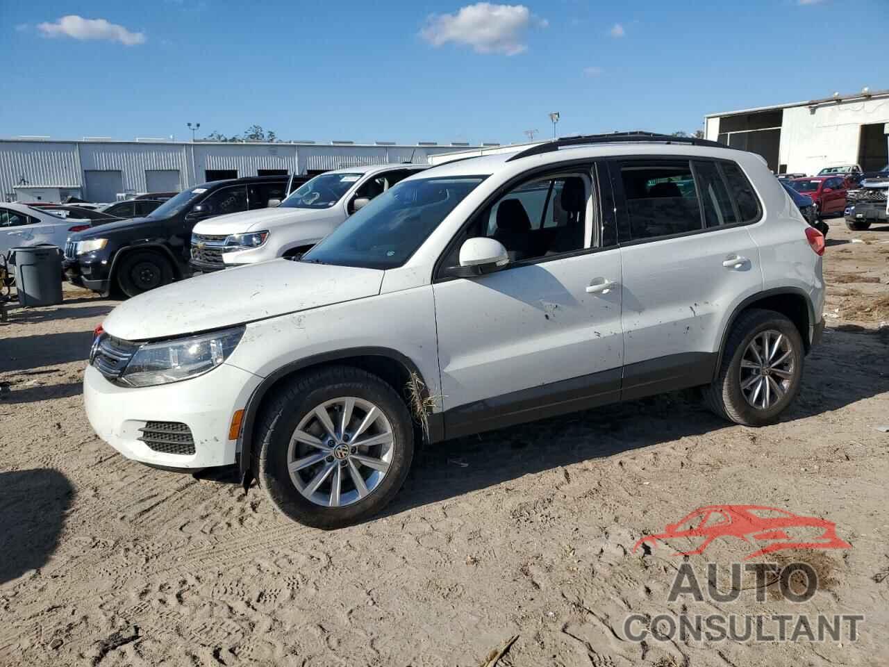 VOLKSWAGEN TIGUAN 2017 - WVGAV7AX4HK044170