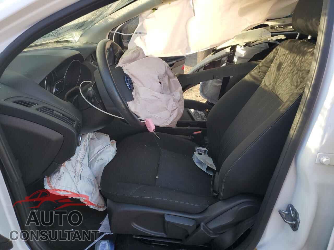 FORD FOCUS 2017 - 1FADP3E26HL293671