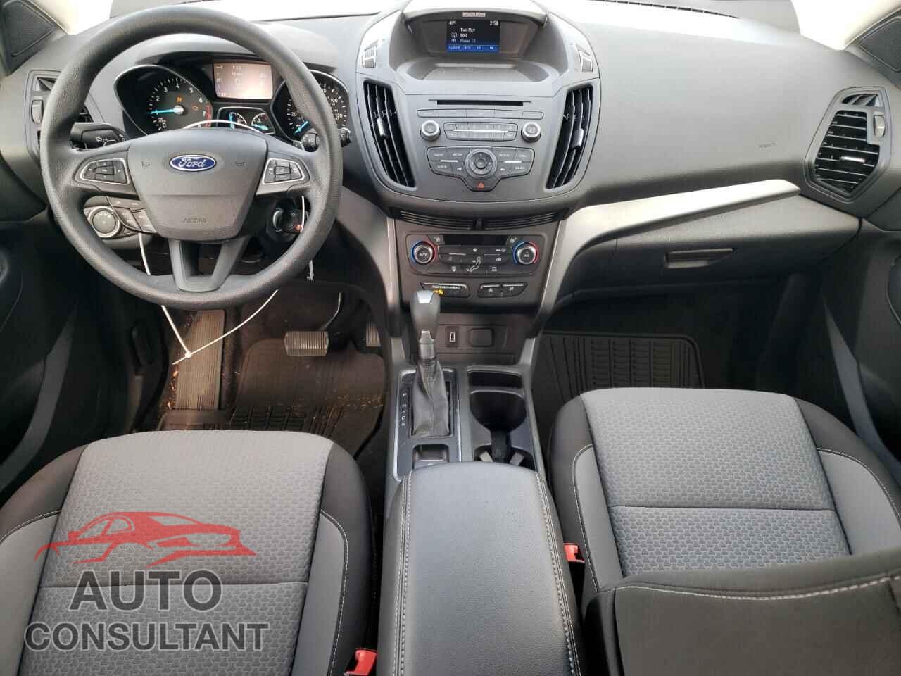 FORD ESCAPE 2017 - 1FMCU0G92HUB91717