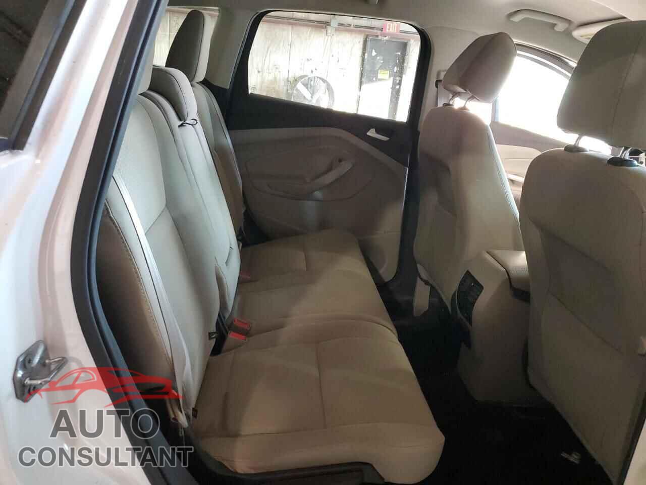 FORD ESCAPE 2017 - 1FMCU0GD1HUC54973