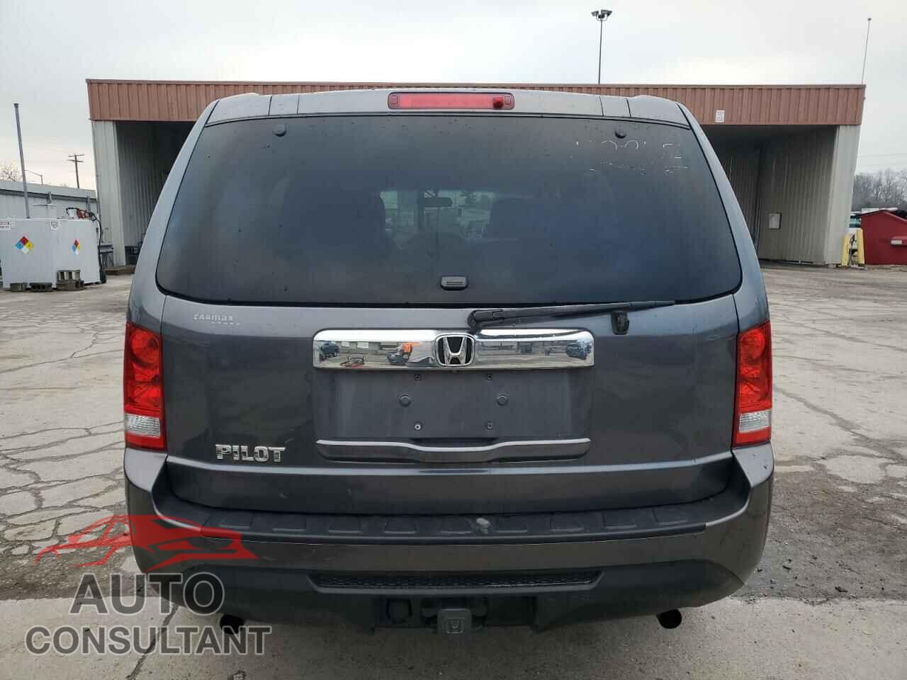 HONDA PILOT 2015 - 5FNYF3H20FB030750