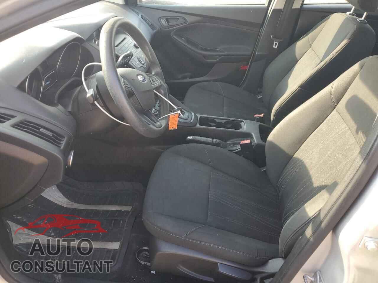 FORD FOCUS 2015 - 1FADP3E26FL368558