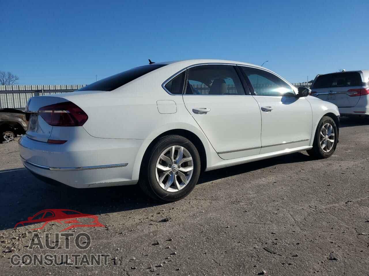 VOLKSWAGEN PASSAT 2017 - 1VWAT7A32HC080230