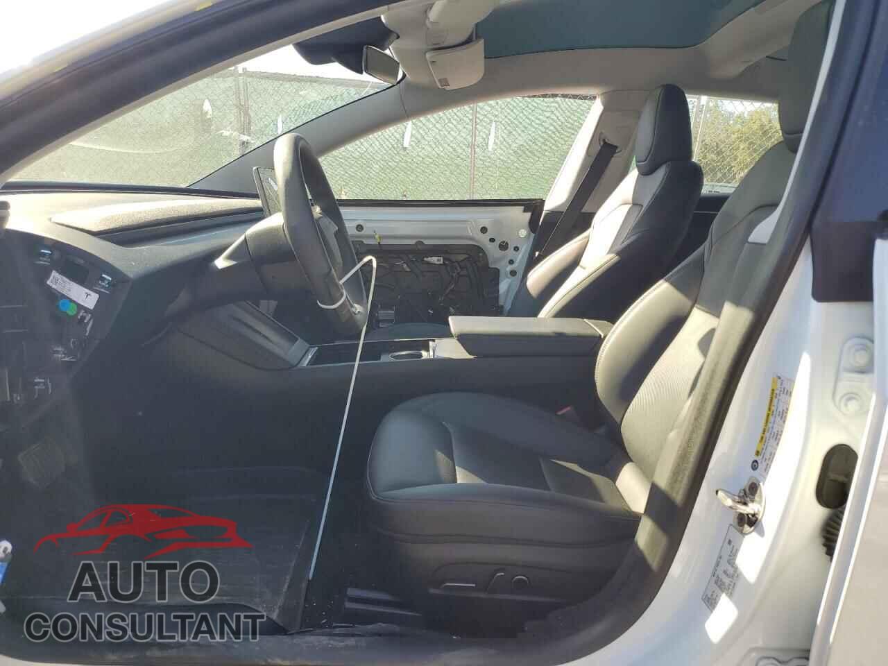 TESLA MODEL 3 2024 - 5YJ3E1EBXRF717034