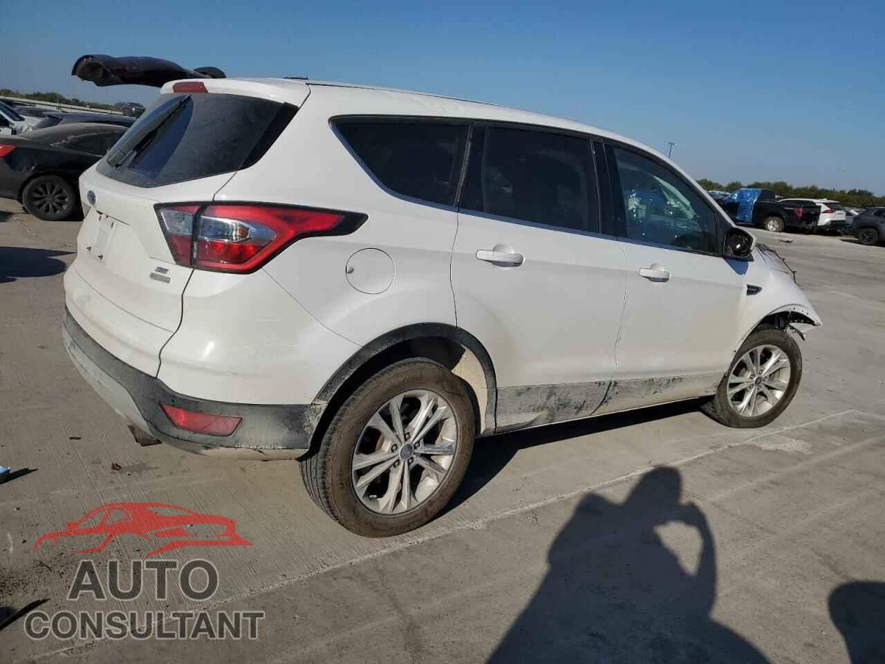 FORD ESCAPE 2017 - 1FMCU0GD3HUC35664