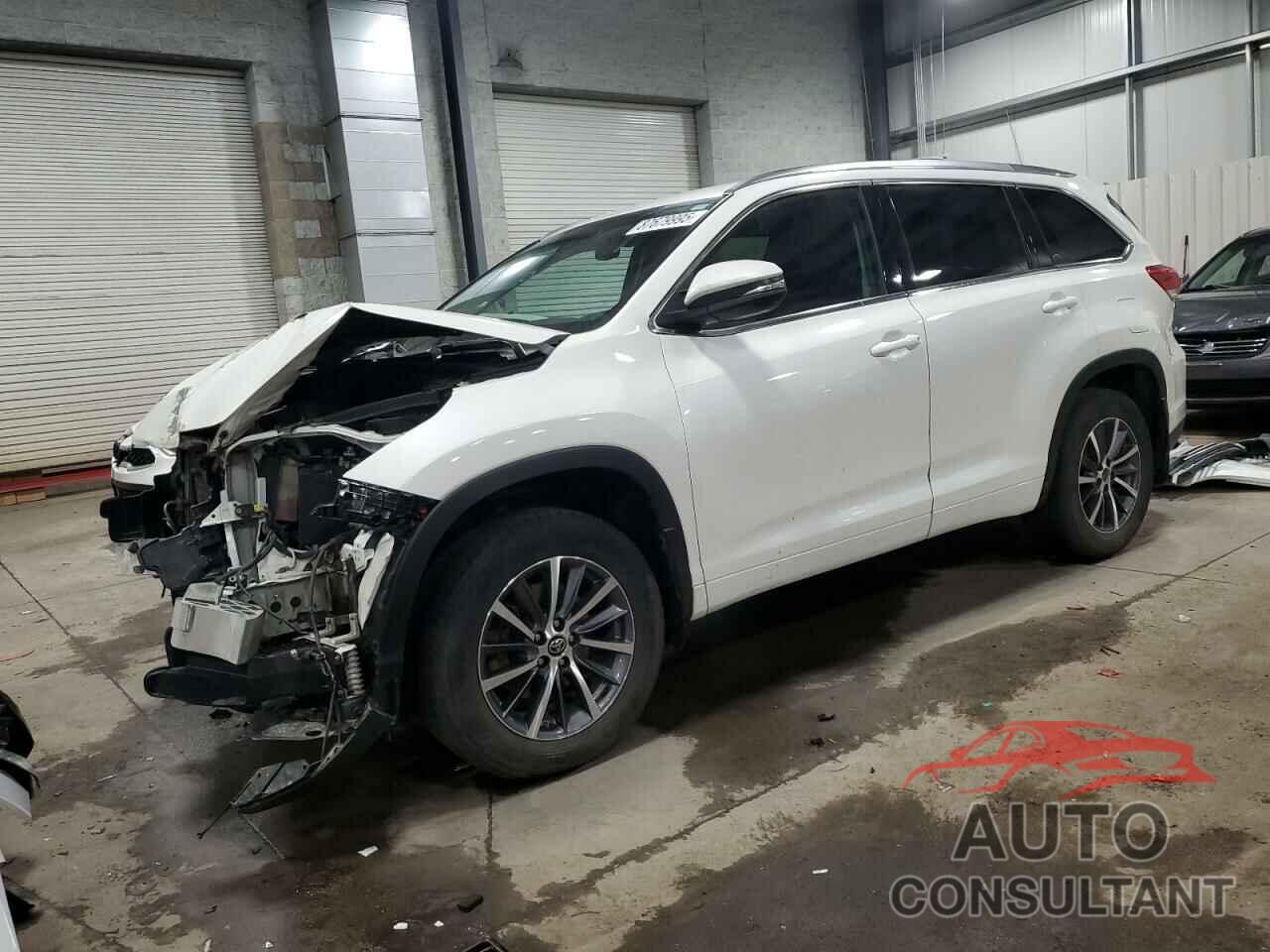 TOYOTA HIGHLANDER 2018 - 5TDJZRFH5JS851463