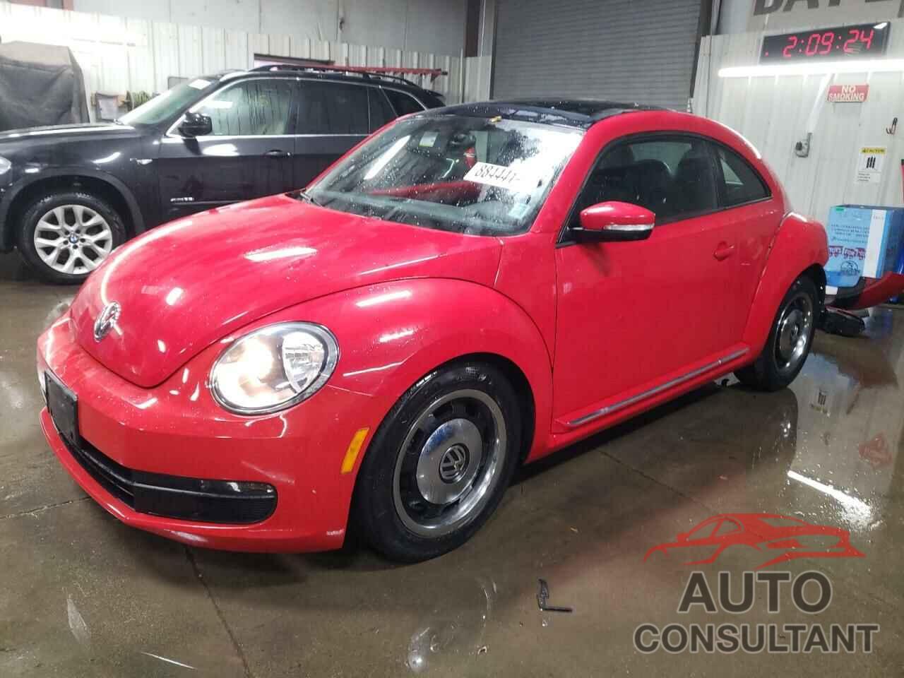 VOLKSWAGEN BEETLE 2013 - 3VWJX7AT1DM638324