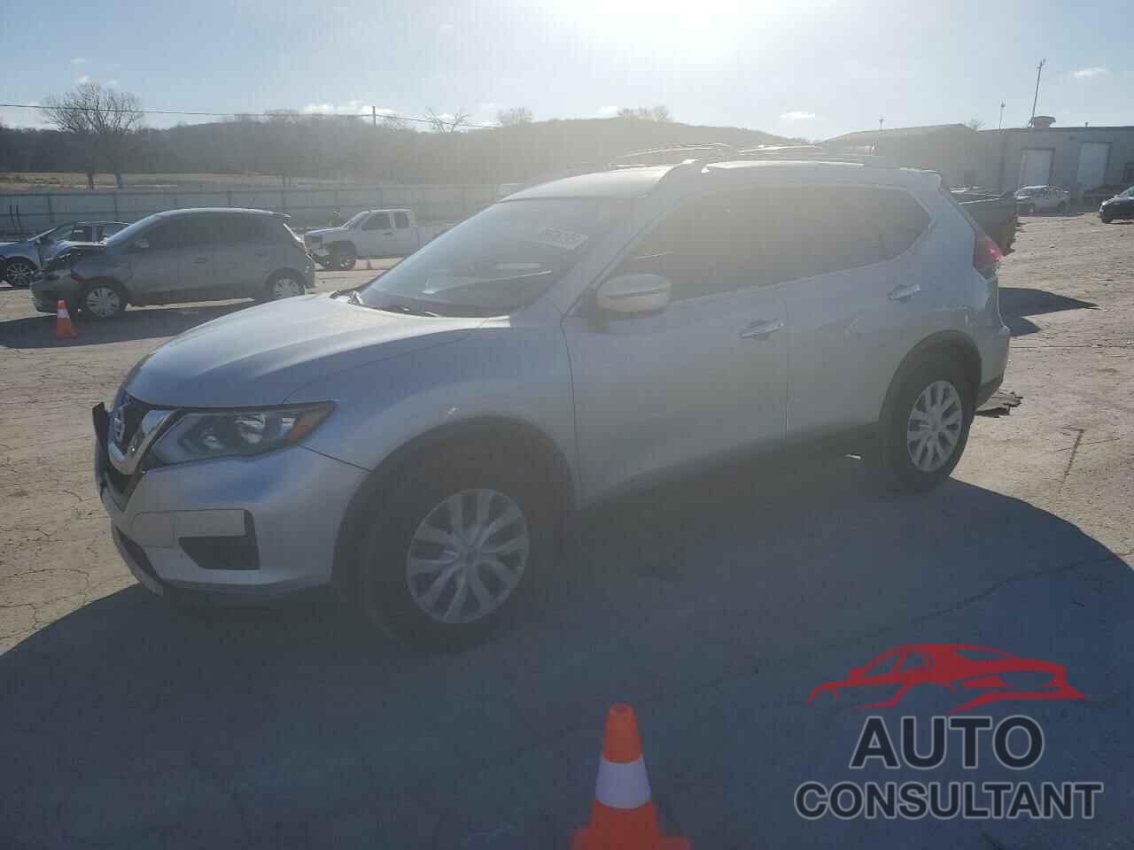 NISSAN ROGUE 2017 - KNMAT2MT6HP522582