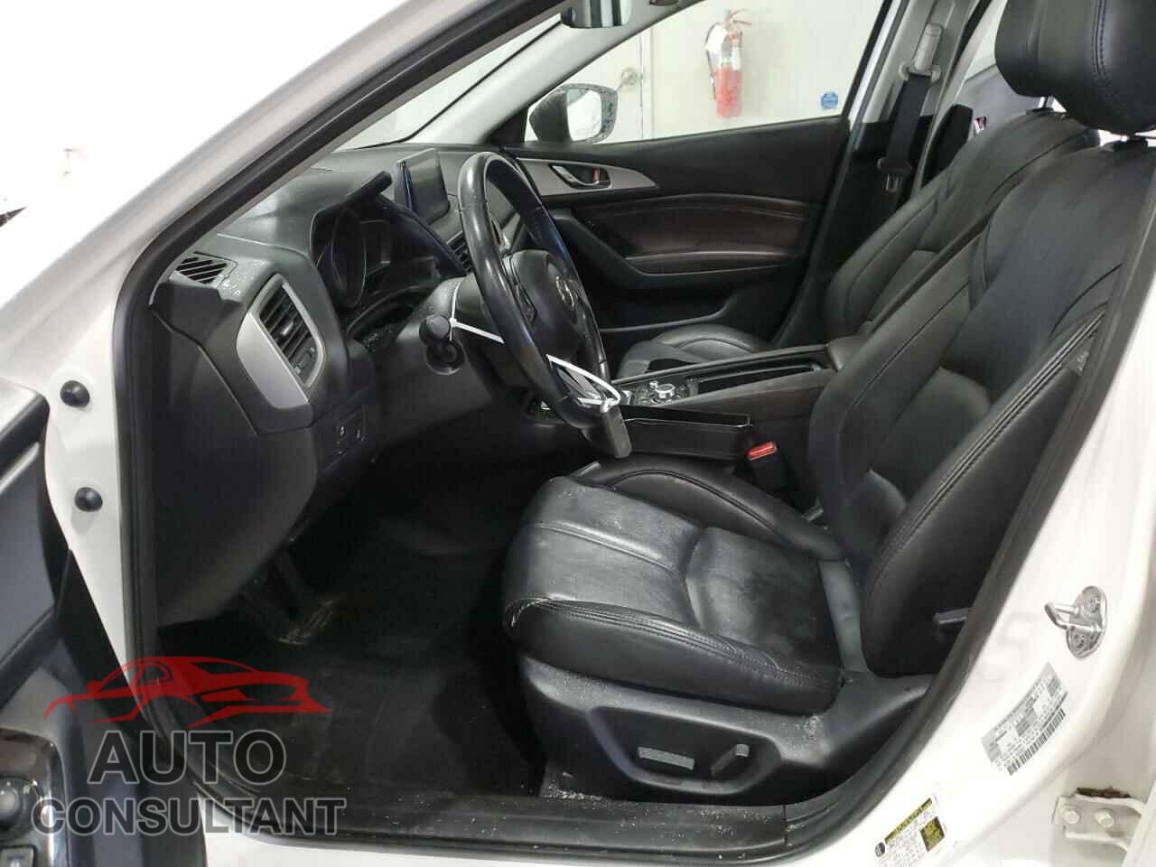 MAZDA 3 2018 - 3MZBN1L32JM263527
