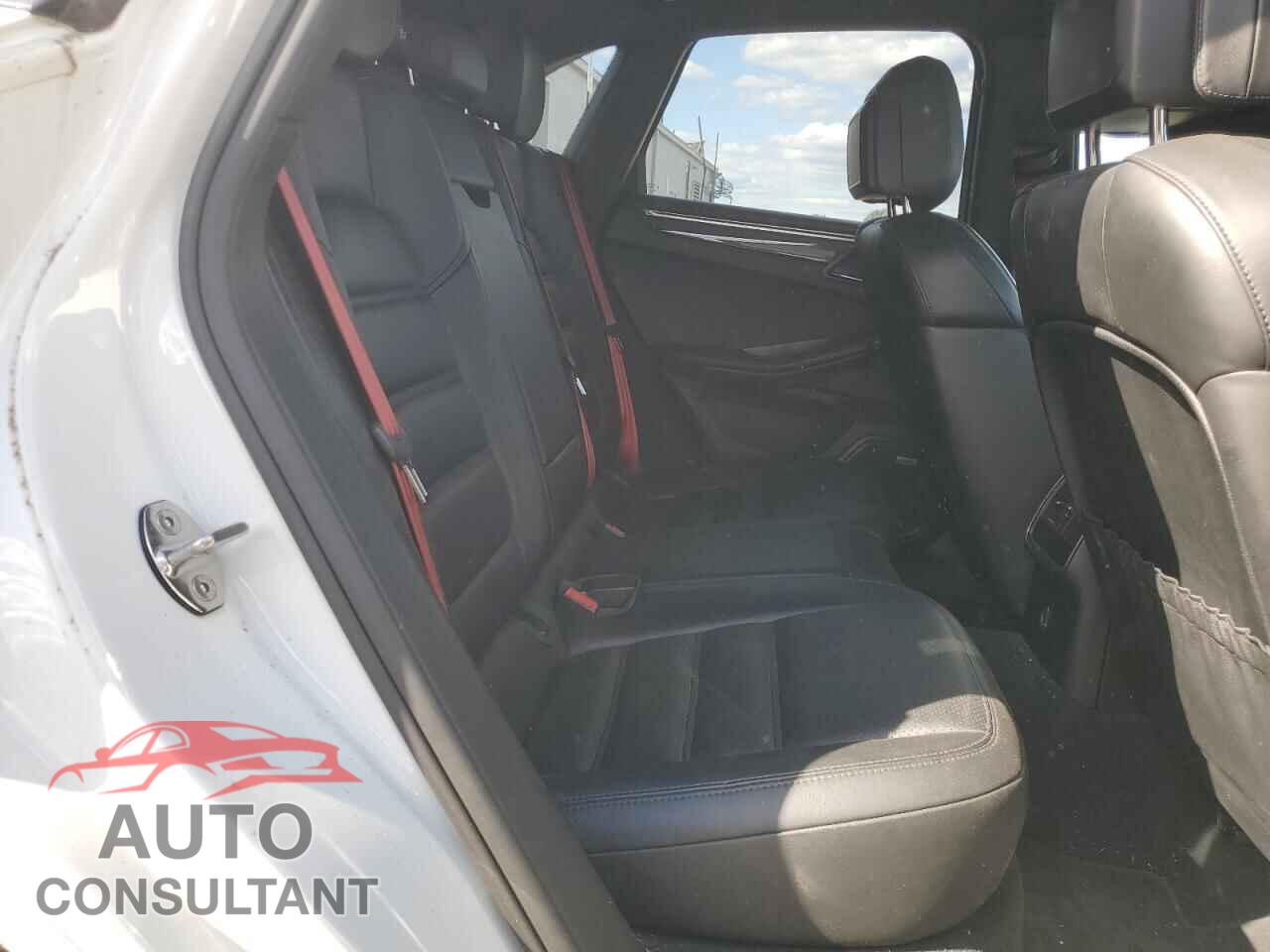 PORSCHE MACAN 2018 - WP1AF2A53JLB70411