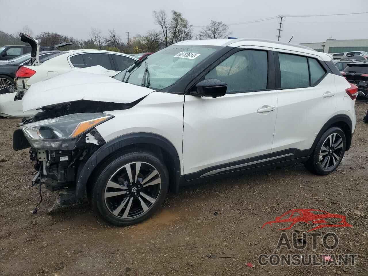 NISSAN KICKS 2018 - 3N1CP5CU9JL524520