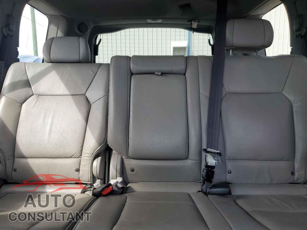 HONDA PILOT 2011 - 5FNYF4H90BB004615