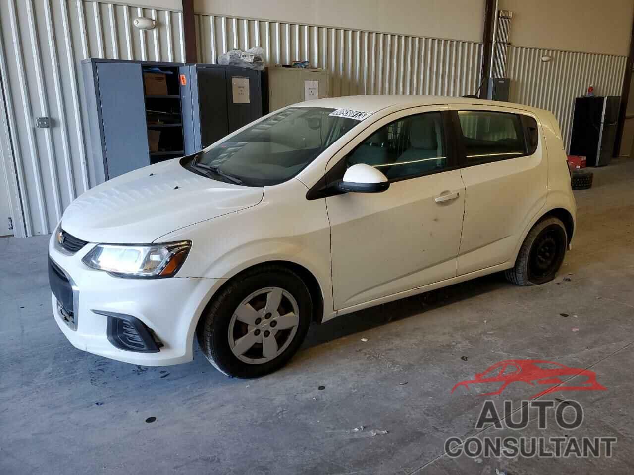 CHEVROLET SONIC 2018 - 1G1JG6SH4J4129237