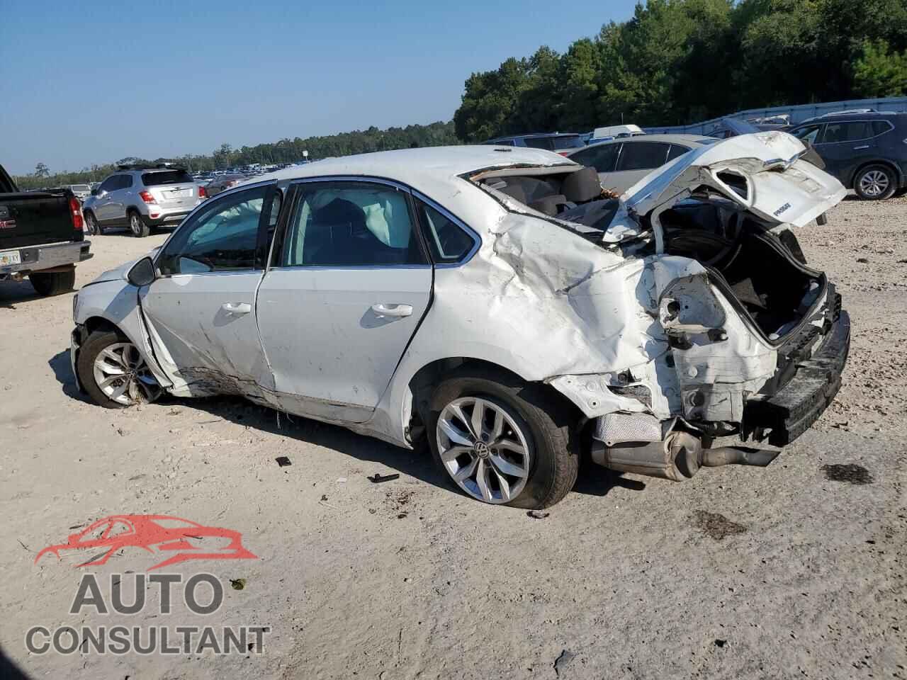 VOLKSWAGEN PASSAT 2017 - 1VWAT7A38HC031338