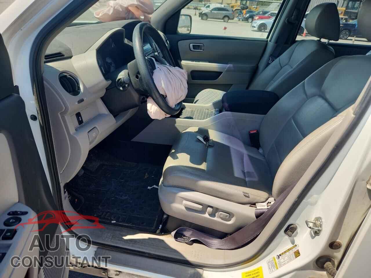 HONDA PILOT 2015 - 5FNYF3H30FB024598