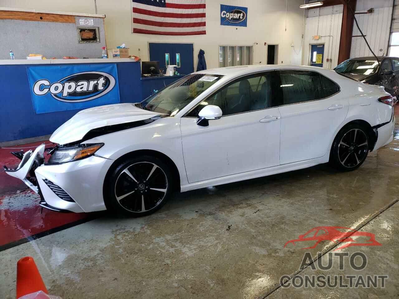 TOYOTA CAMRY 2018 - 4T1B61HK0JU653601