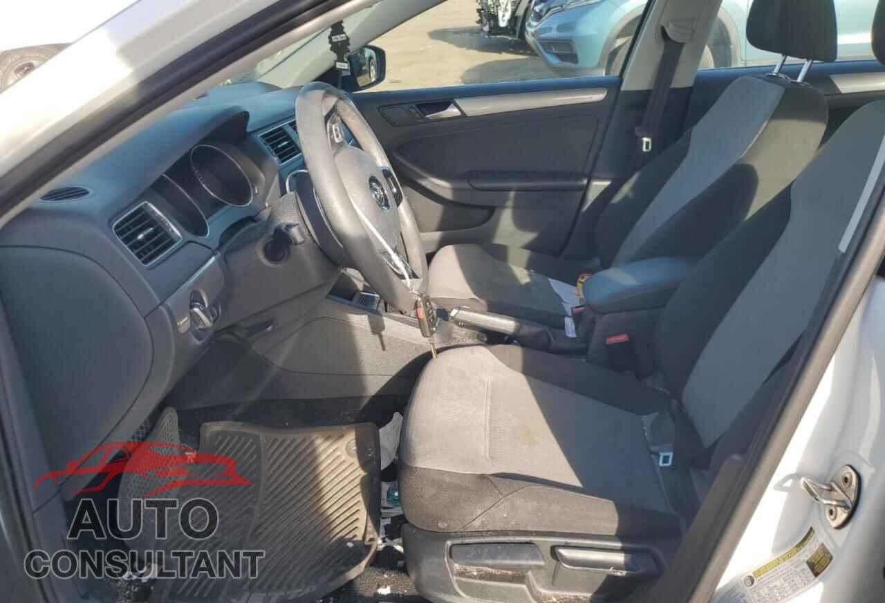VOLKSWAGEN JETTA 2017 - 3VW2B7AJ5HM341094