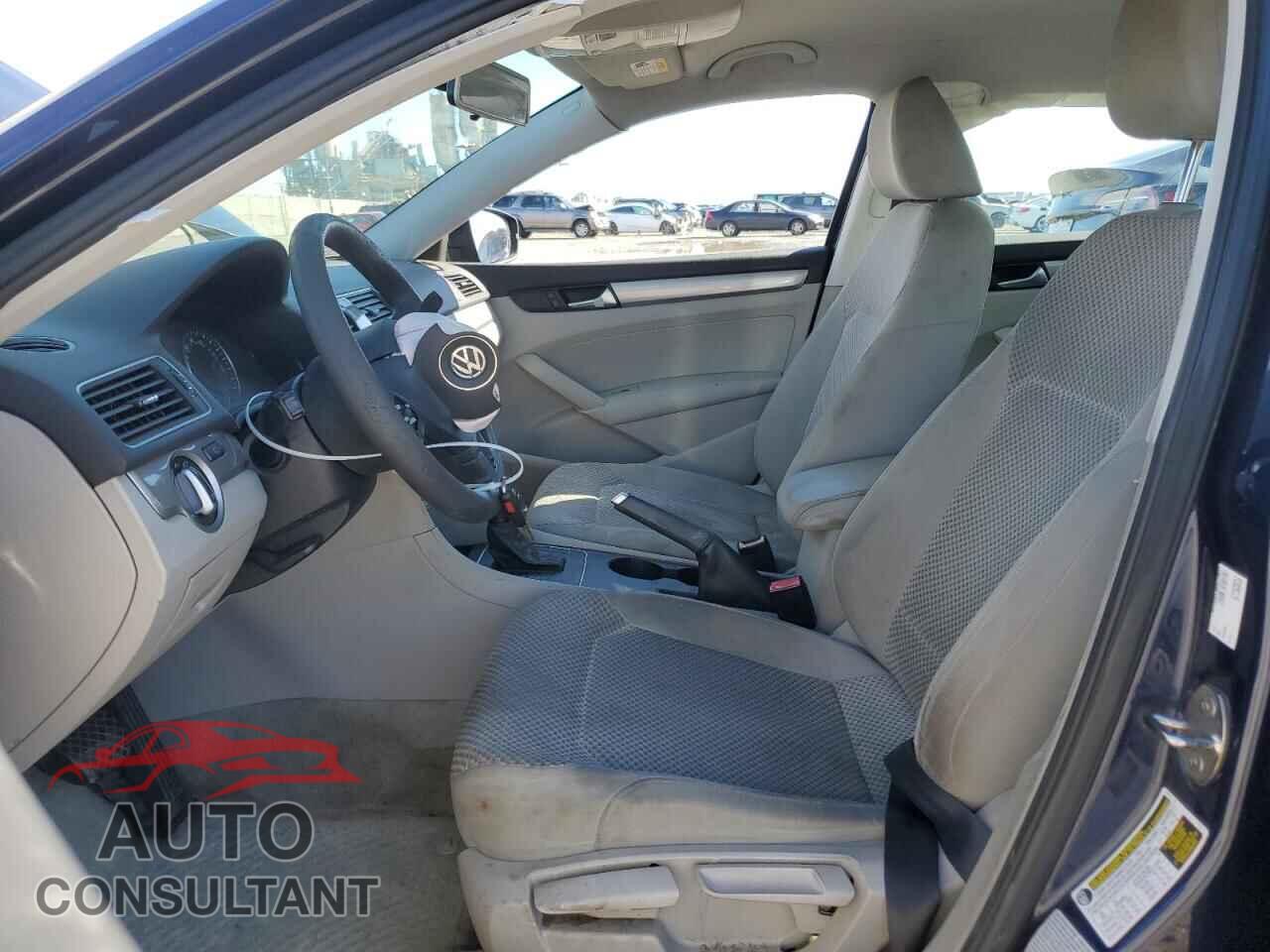 VOLKSWAGEN PASSAT 2015 - 1VWAT7A36FC025115