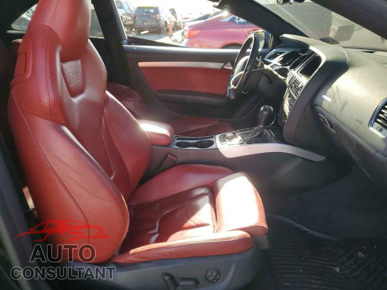 AUDI S5/RS5 2010 - WAUCVAFR8AA083101
