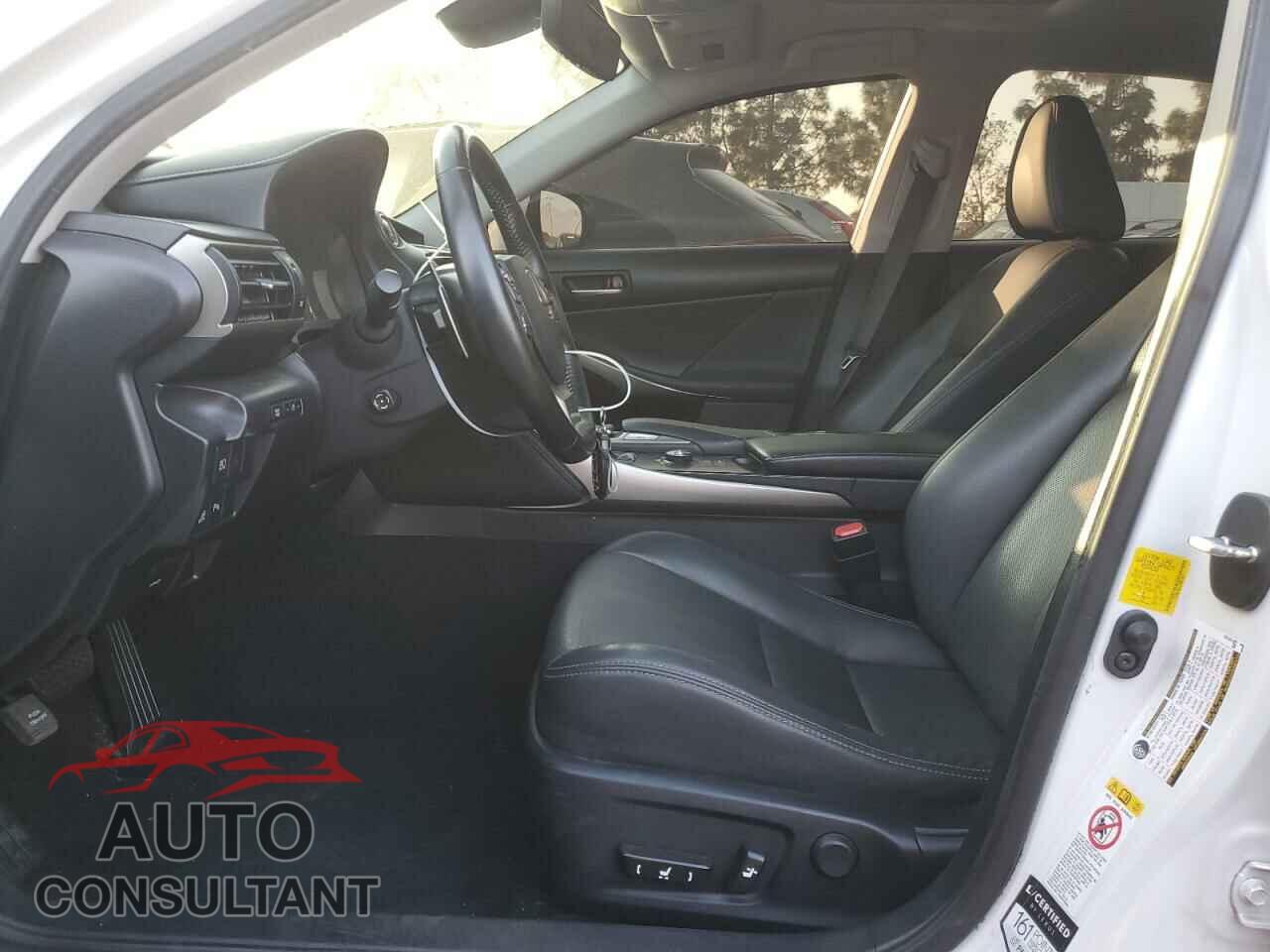 LEXUS IS 2018 - JTHBA1D23J5082459
