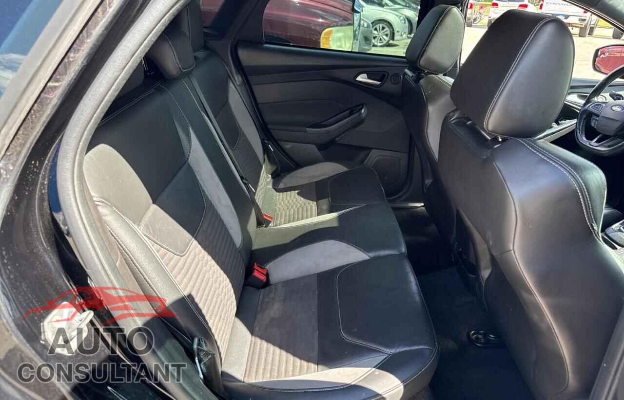 FORD FOCUS 2017 - 1FADP3L90HL348437