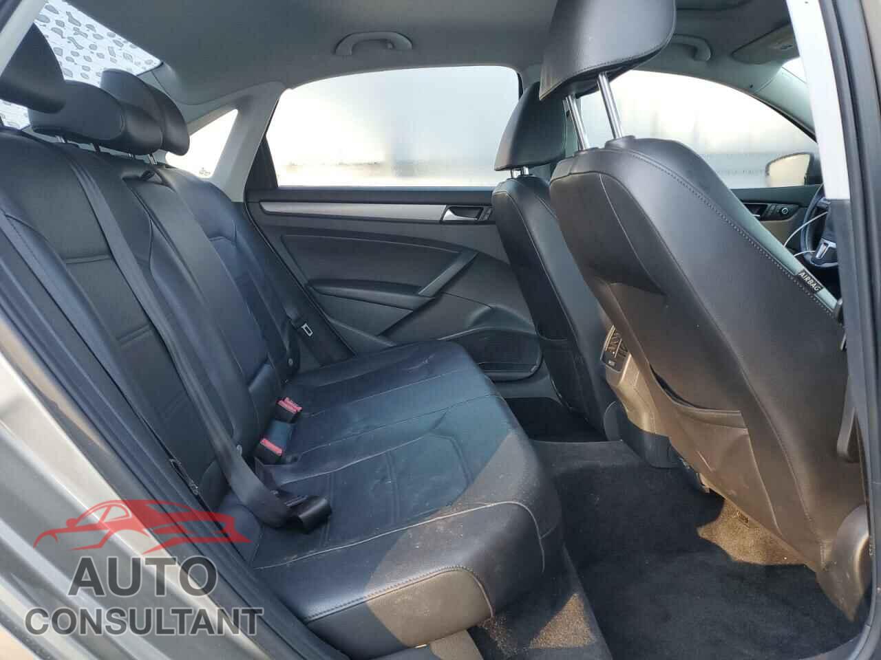 VOLKSWAGEN PASSAT 2015 - 1VWBV7A34FC048133