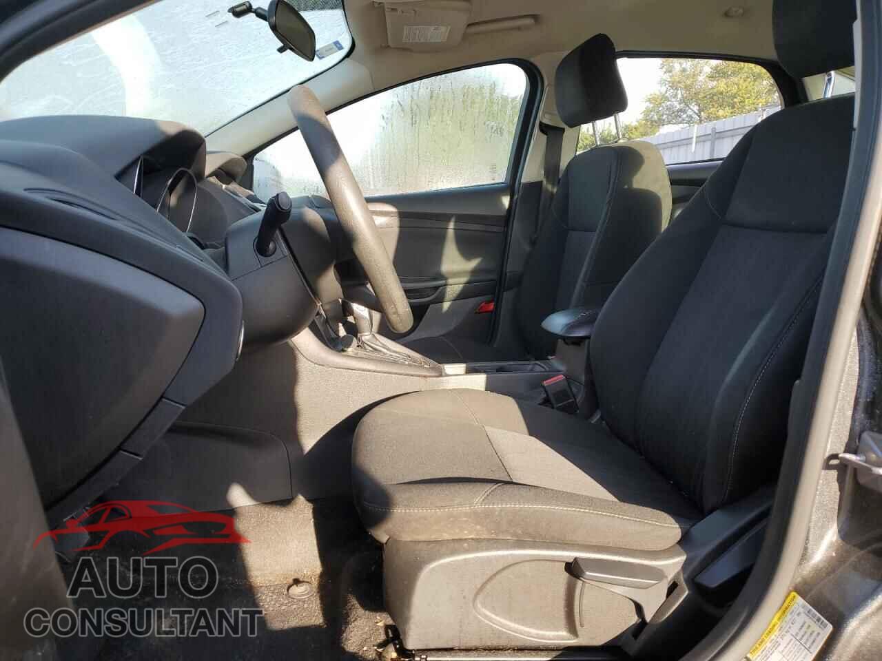 FORD FOCUS 2017 - 1FADP3F21HL278252