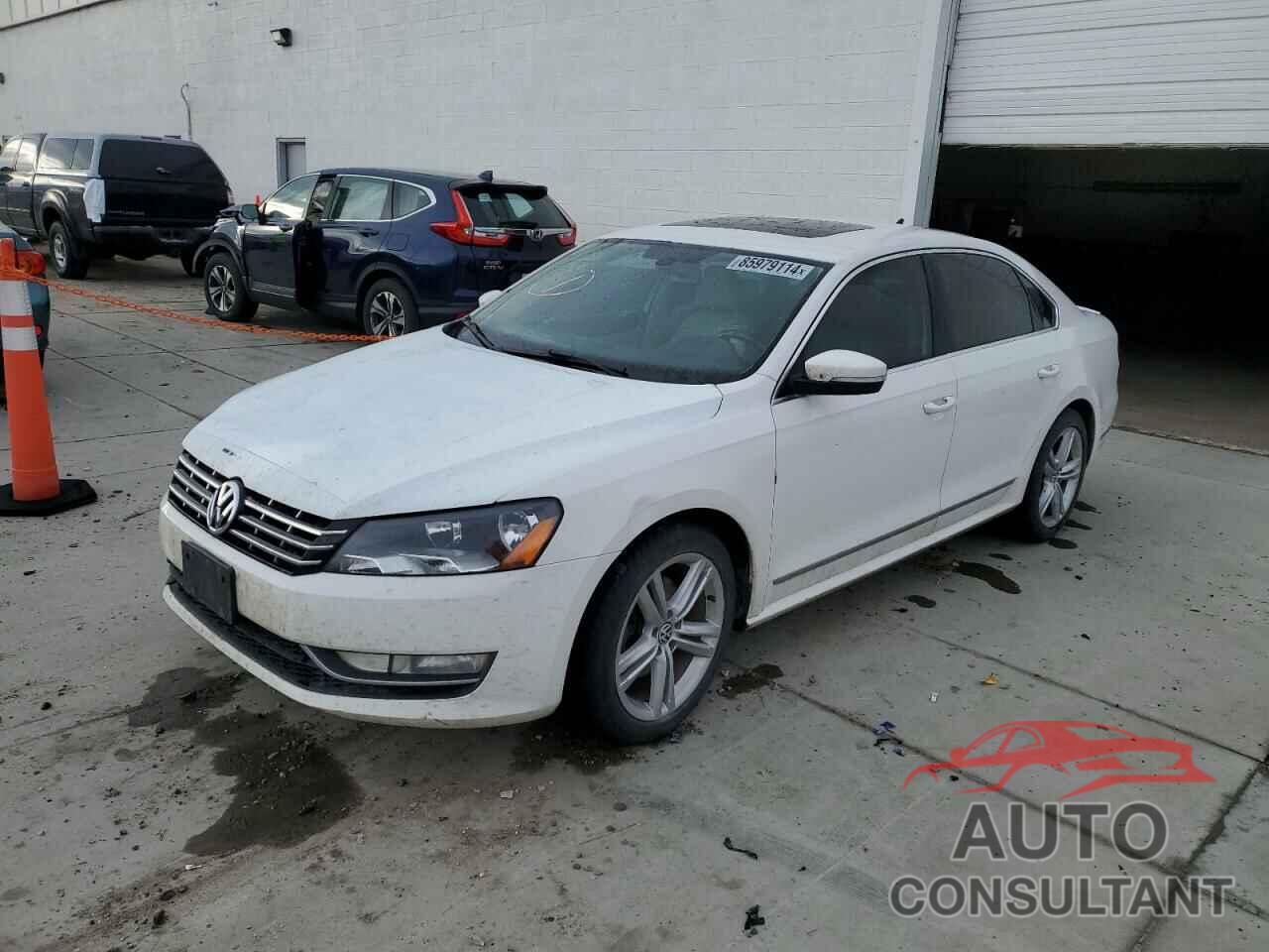 VOLKSWAGEN PASSAT 2015 - 1VWCV7A37FC044260