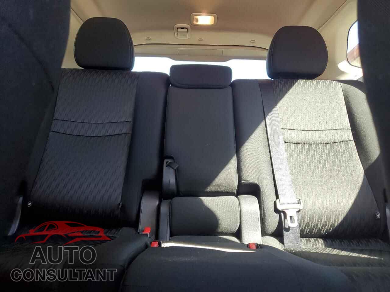 NISSAN ROGUE 2017 - KNMAT2MVXHP600749