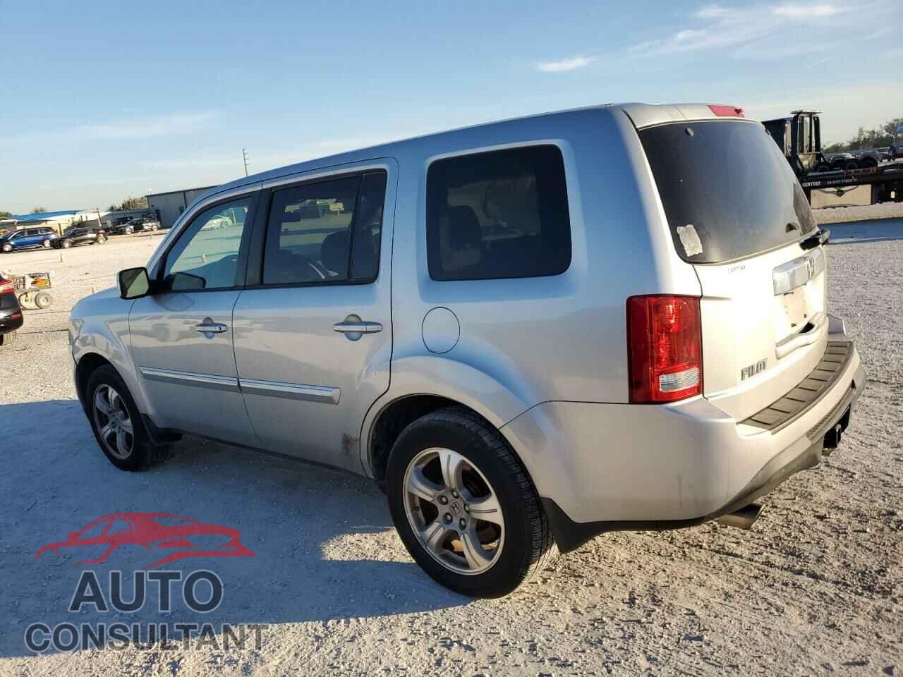 HONDA PILOT 2015 - 5FNYF3H42FB024093