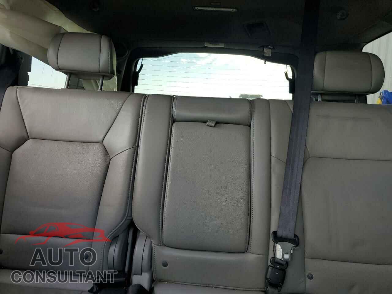 HONDA PILOT 2011 - 5FNYF4H64BB026171
